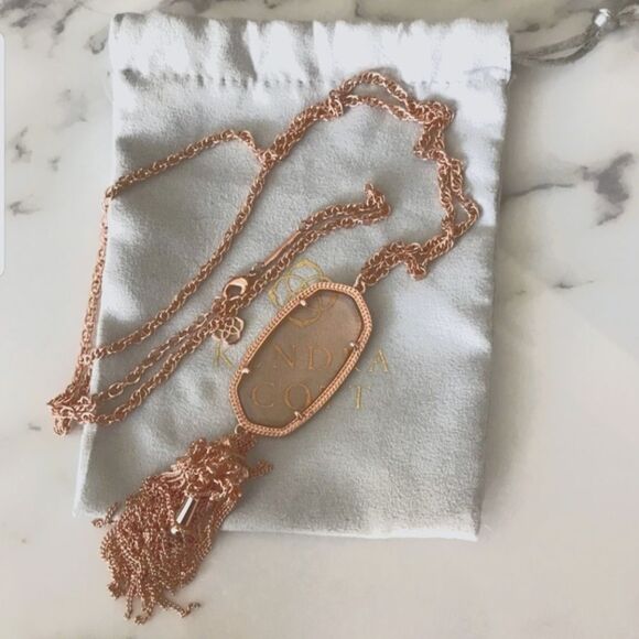 KENDRA SCOTT ROSE GOLD RAYNE NECKLACE WITH A PEACH COLORED STONE!!! NWOT!!! - Picture 2 of 3